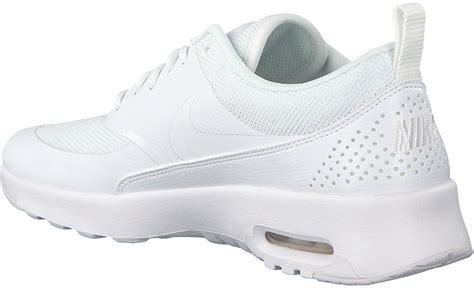 witte nike sneakers.